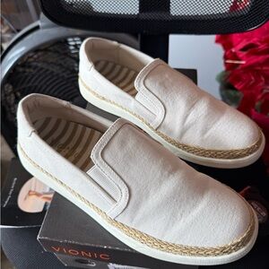 Vionic Sunny Rae Ivory Slip on Shoes. Size 8. Excellent condition